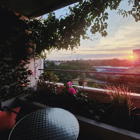 Ganzewohnung/ausblick/pool/sauna