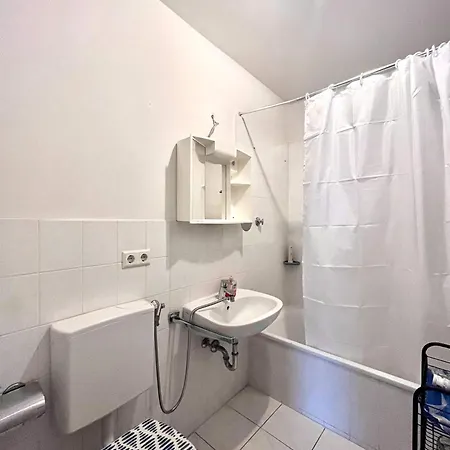 Homestay In Next To St Hbf Stuttgart