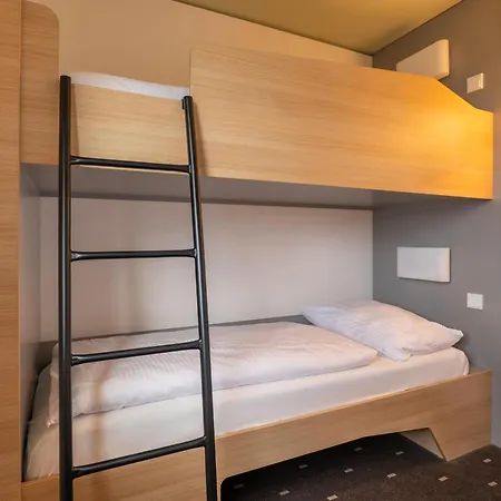 Otel Stuttgart-airport/messe 3*