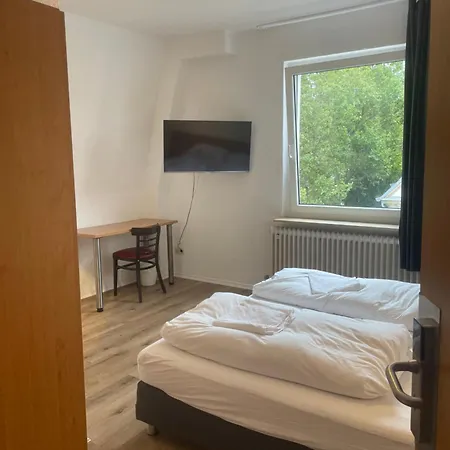 24-7 Stadthotel فندق