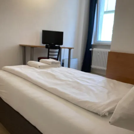 24-7 Stadthotel فندق