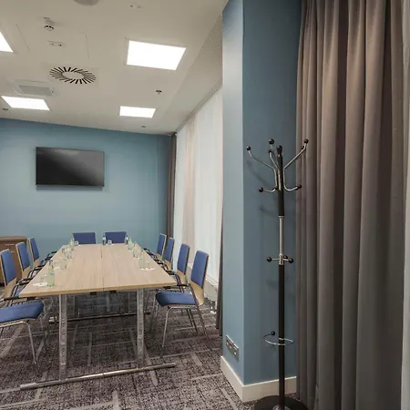 Hotel Hampton By Hilton Centre 3*