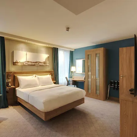 Hampton By Hilton Centre
