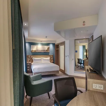 Hampton By Hilton Centre 3*