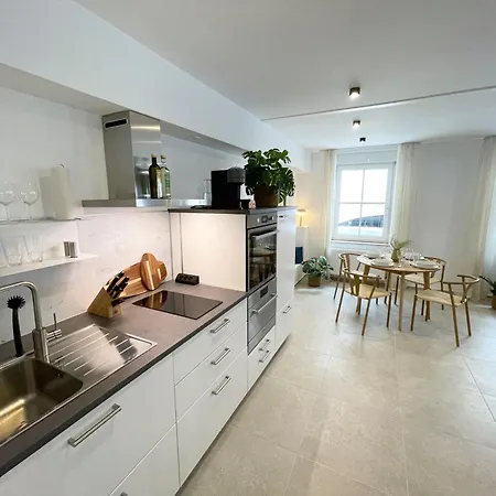 Zentrales Innenstadt Mit Garage Lejlighed *