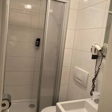 24-7 Stadthotel فندق 2*