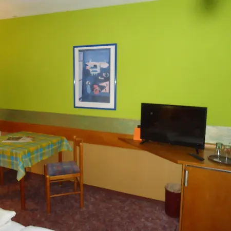 Отель Enjoyhotel Garni Stuttgart 2*