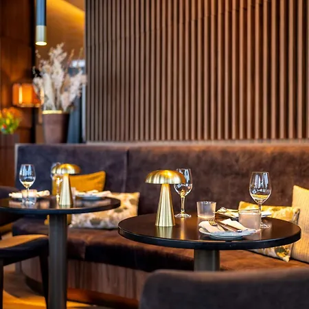 Radisson Blu At Porsche Design Tower Hotel 4*