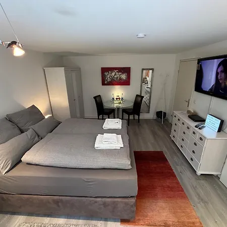 Doppelzimmer In Stuttgart-birkach - Naehe Musicals Im Si-zentrum, Messe, Flughafen, Uni Hohenheim Apartment Stuttgart