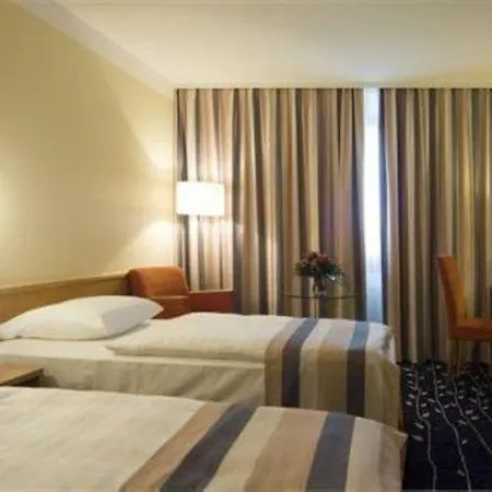 Hotel By Ihg