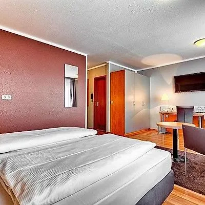 Otel Attimo Stuttgart***s