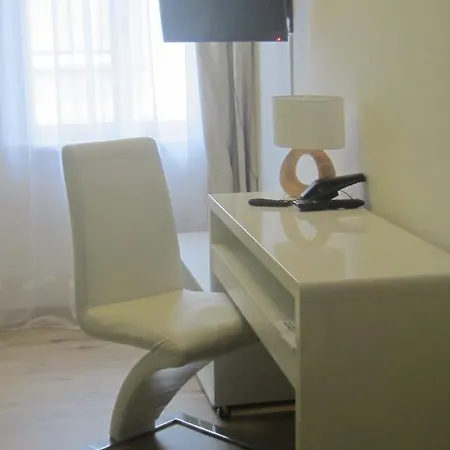 Hotel-pension Adler Untertuerkheim ゲストハウス シュトゥットガルト