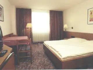 Отель Enjoyhotel Garni Stuttgart