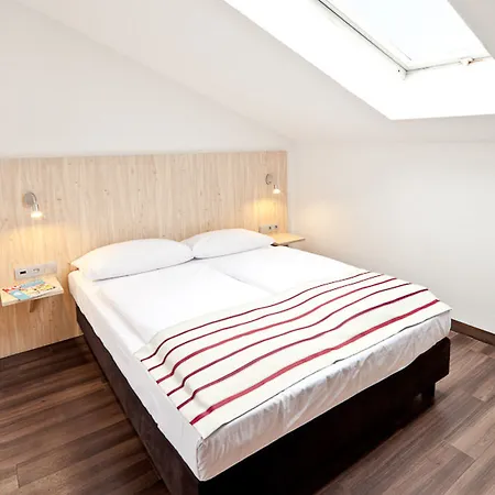 Hansa Hotell 3*