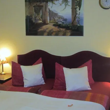 ゲストハウス Hotel-pension Adler Untertuerkheim *