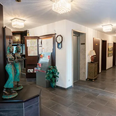Hotell Astoria Am Urachplatz 3*
