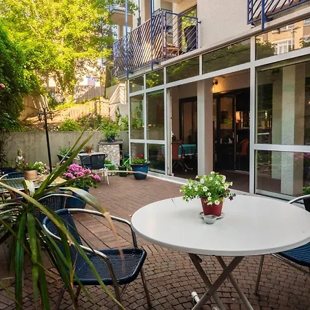 Hotell Astoria Am Urachplatz Stuttgart