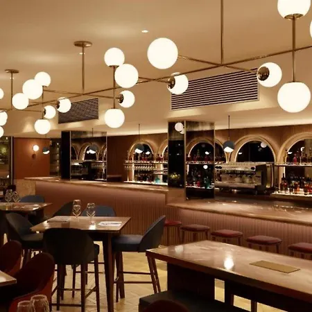 Adina Hotel 4*