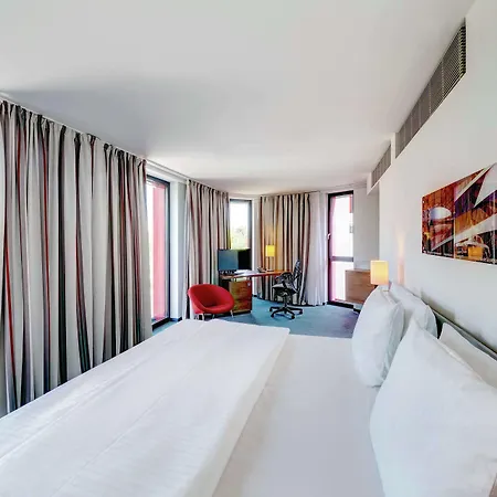Hilton Garden Neckarpark Otel