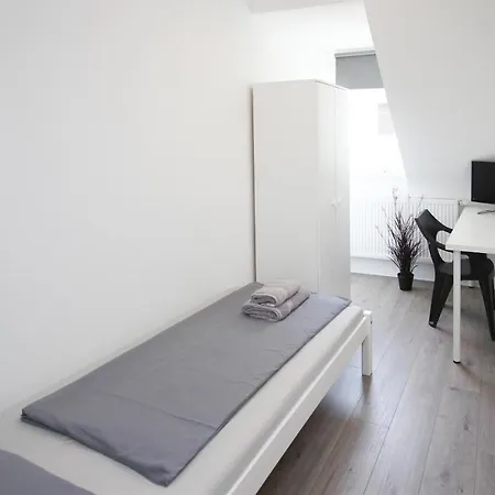 2 Zimmer Für Mitarbeiter Nahe Daimler * Stuttgart