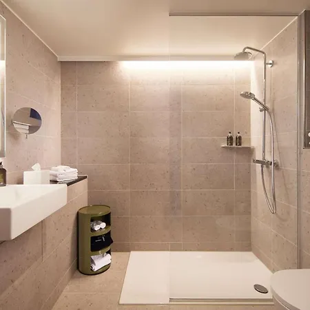 Adina Hotel 4*