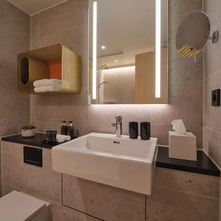 Adina Hotel 4*
