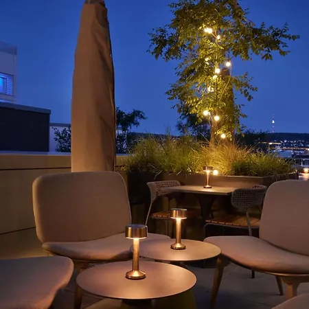 Adina Hotel 4*