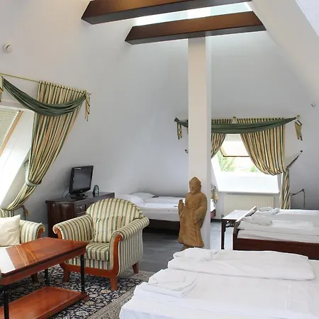 Astoria Am Urachplatz Hotell