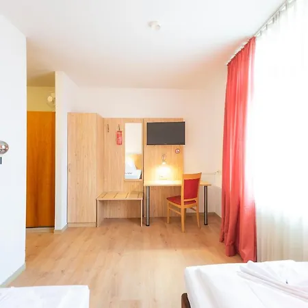 Hotell Astoria Am Urachplatz 3*