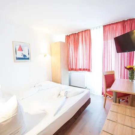 Hotell Astoria Am Urachplatz 3*