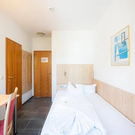 Hotell Astoria Am Urachplatz 3*