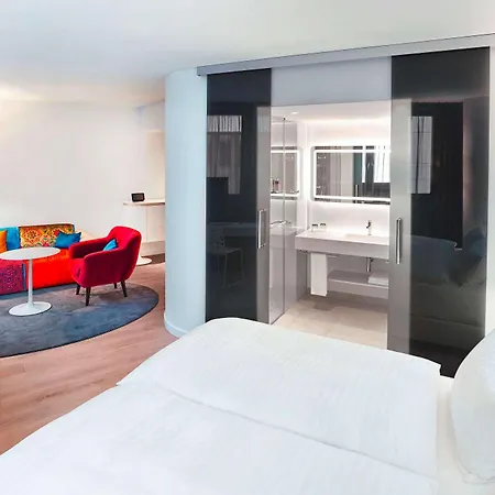 Jaz In The Otel