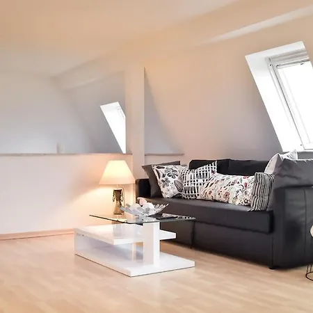 Secret Escape Above Apartman *