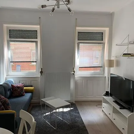 Lägenhet Gemuetliche Altbauwohnung In Ostendplatz Stuttgart