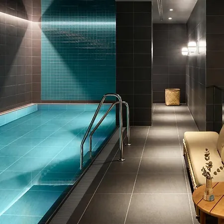 Adina Hotel 4*