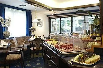 Astoria Am Urachplatz Hotell 3*