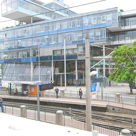 Appartamento Alfa Mitte 2 City-lage Berliner Platz Balkon Netflix Kueche Wm L 2br 5 Beds 6 People L Fully Equipped Kitchen & Bathroom Stoccarda