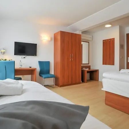 Otel Gaestehaus Abz *