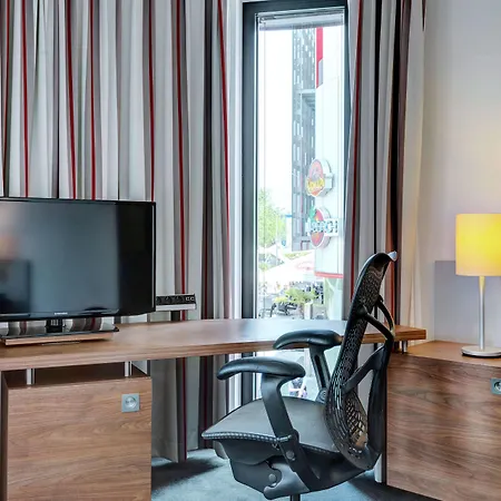 Hotell Hilton Garden Neckarpark 4*