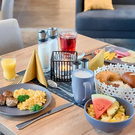 Loginn Stuttgart Zuffenhausen Hotel 3*