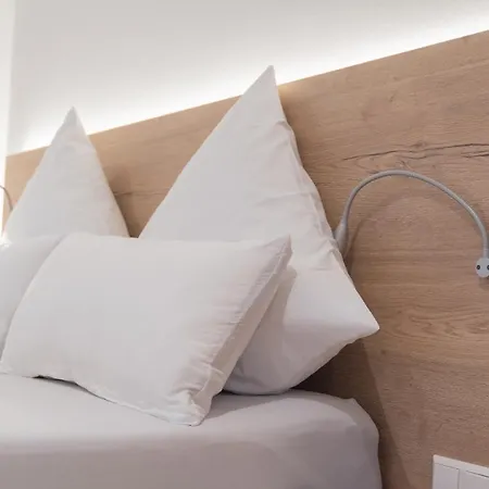 Hotel M-A-S-Hotel