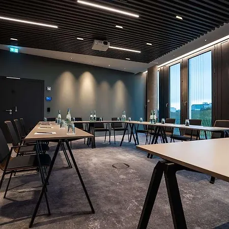 호텔 Radisson Blu At Porsche Design Tower