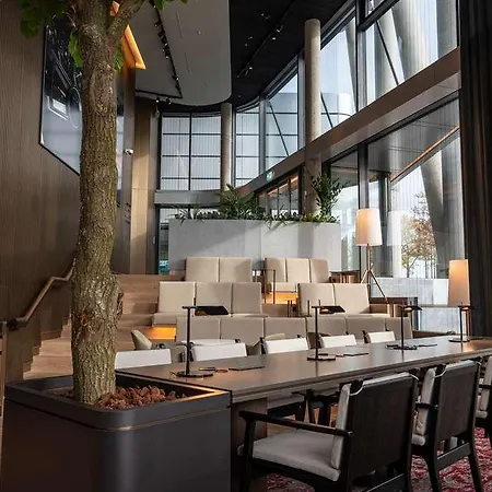 호텔 Radisson Blu At Porsche Design Tower