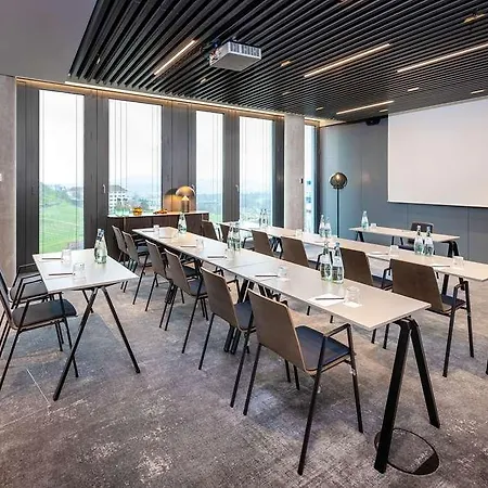 Radisson Blu At Porsche Design Tower 호텔 *