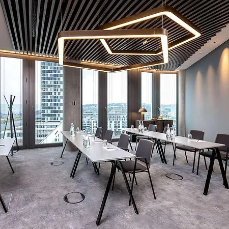 호텔 Radisson Blu At Porsche Design Tower *