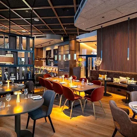 호텔 Radisson Blu At Porsche Design Tower