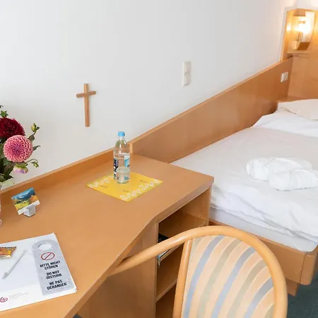 Bed and breakfast Evangelische Diakonissenanstalt *