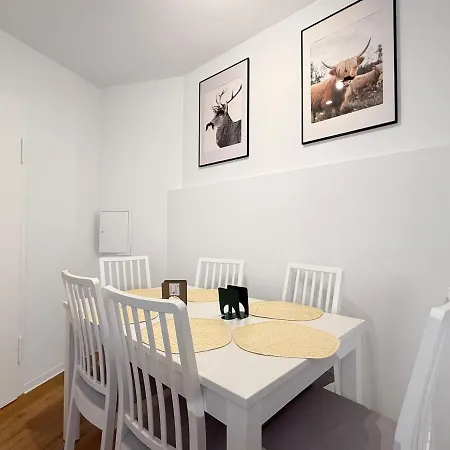Central Stuttgart Group Duplex Sleeps 13 Games Ps5 Patio Dom wakacyjny