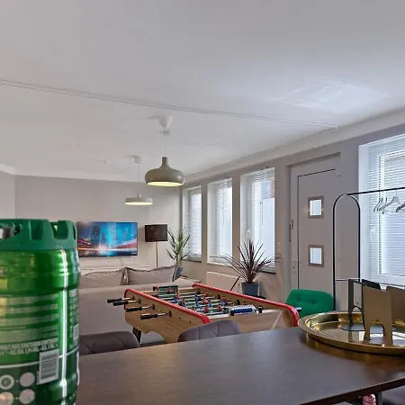 Central Stuttgart Group Duplex Sleeps 13 Games Ps5 Patio Dom wakacyjny