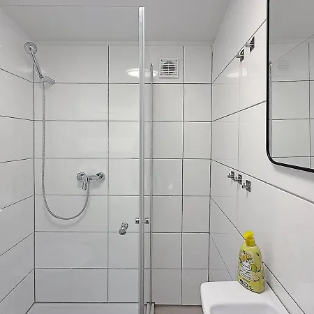 Central Stuttgart Group Duplex Sleeps 13 Games Ps5 Patio Dom wakacyjny